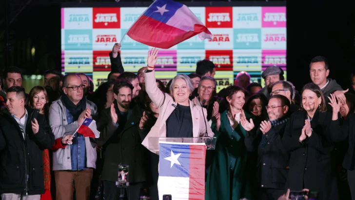 Boric pide apoyar en presidenciales a comunista vencedora 