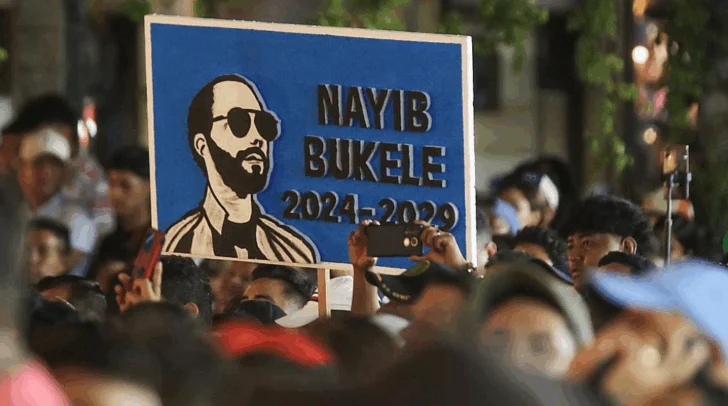 Cómo aumentó en El Salvador la presión contra las voces críticas al gobierno de Bukele