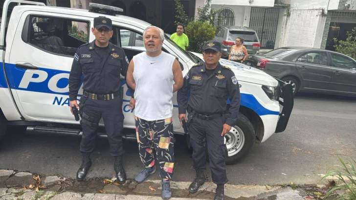 Arrestan en El Salvador a Enrique Anaya, abogado constitucionalista crítico de Bukele, por presunto lavado de dinero