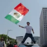 Por qué causa polémica la presencia de la bandera de México en las protestas en Los Ángeles contra las redadas migratorias