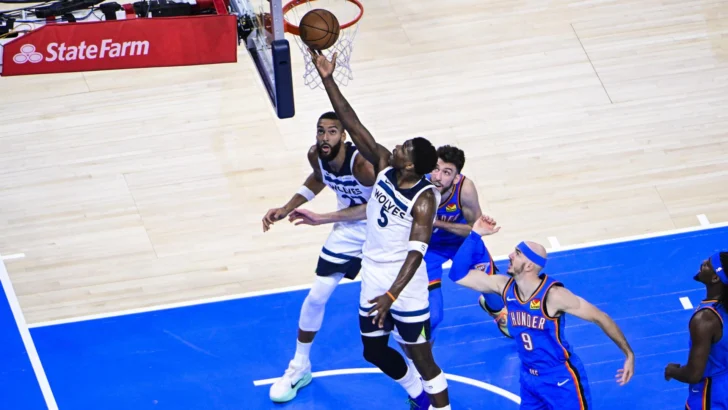 El vuelo de Pacers hacia Oklahoma City obligado a parar en Tulsa por alerta de tornado El vuelo de Pacers hacia Oklahoma City obligado a parar en Tulsa por alerta de tornado