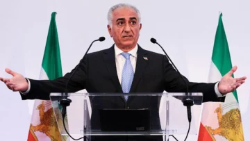 Quién es Reza Pahlavi, el príncipe heredero del sha de Persia que se postula desde EE.UU. como alternativa al régimen islámico de Irán