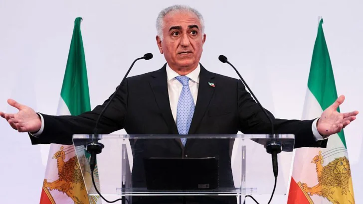 Quién es Reza Pahlavi, el príncipe heredero del sha de Persia que se postula desde EE.UU. como alternativa al régimen islámico de Irán