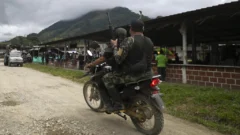 Rescatan a los 57 militares colombianos retenidos por civiles bajo presión de disidentes de las FARC