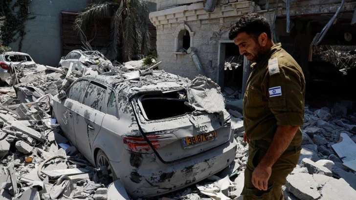 Israel reporta muertos y heridos por ataques de Irán y advierte a los iraníes que abandonen zonas cercanas a sitios militares