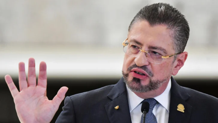 La Fiscalía de Costa Rica acusa al presidente Chaves de financiamiento electoral ilegal