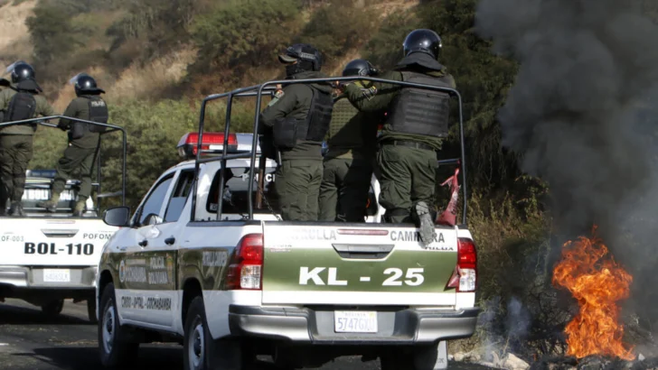 Tres policías mueren en Bolivia durante bloqueos de rutas encabezados por seguidores de Evo Morales
