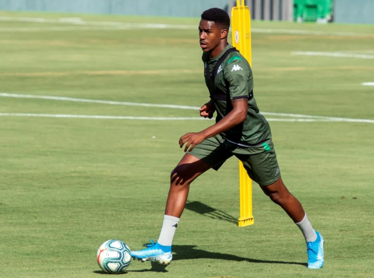 Dominicano Junior Firpo fichará por tres campañas con el español Real Betis