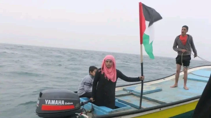 'Me dio orgullo que alguien se interesara en mi historia': Madleen Kullab, la pescadora de Gaza que inspiró el nombre del barco que quiso romper el bloqueo de Israel en la Franja