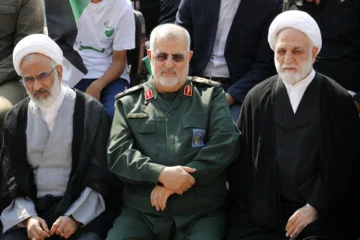  general Mohammad Pakpour, asiste al funeral del general iraní Abbas Nilforoushan, fallecido en el ataque israelí contra Beirut, la capital libanesa, el 27 de septiembre, en Teherán, Irán, el 15 de octubre de 2024.(Photo by Fatemeh Bahrami / Anadolu via AFP)