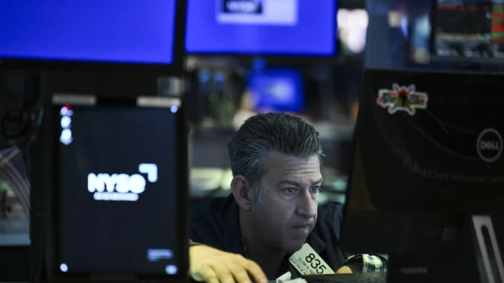 Wall Street logra ganancia semanal por empleo y avance con China Wall Street logra ganancia semanal por empleo y avance con China
