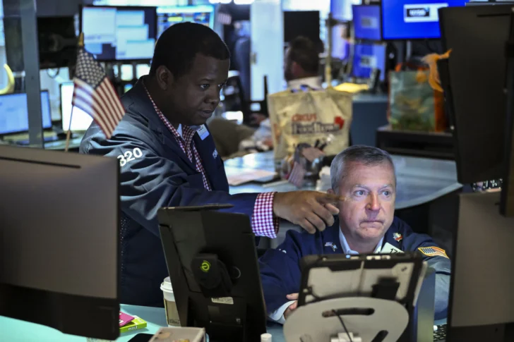Wall Street termina mixto tras malos datos de empleo en EEUU