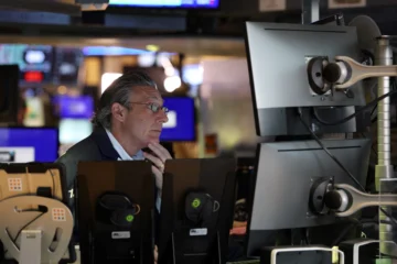 Wall Street termina la semana a la baja con un cierre mixto este viernes