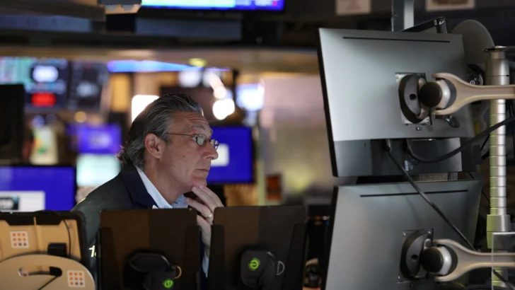 Wall Street termina la semana a la baja con un cierre mixto este viernes Wall Street termina la semana a la baja con un cierre mixto este viernes