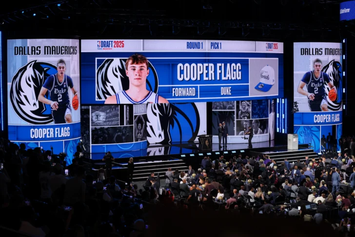 Los Dallas Mavericks eligen a Cooper Flagg con número uno del draft de la NBA