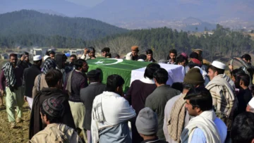 Pakistán: ataque suicida en el noroeste mata a 14 soldados; el Ejército culpa a India Pakistán: ataque suicida en el noroeste mata a 14 soldados; el Ejército culpa a India