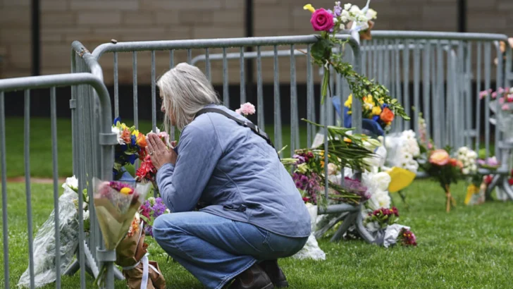 Estados Unidos detiene a la familia del atacante de Colorado y evalúan deportarlos