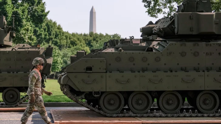 ¿Un desfile a lo grande por los 250 años del Ejército de EE. UU. o los 79 de Trump?