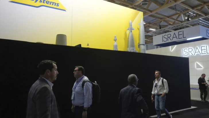 Polémica en el salón de aeronáutica: el gobierno francés ordenó bloquear stands israelíes