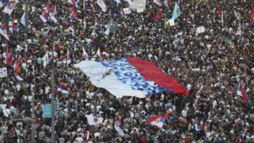 ¡La corrupción mata!: multitudinaria protesta sacude Serbia con llamados a elecciones anticipadas ¡La corrupción mata!: multitudinaria protesta sacude Serbia con llamados a elecciones anticipadas