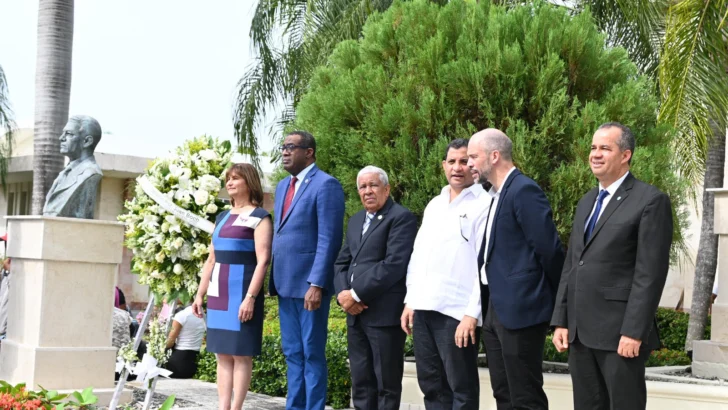 UASD rinde homenaje a Juan Bosch en su 116 aniversario