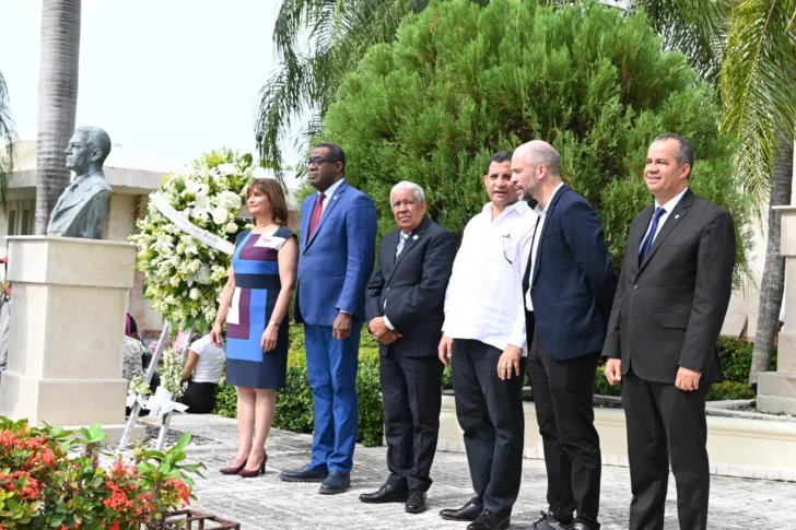 UASD rinde homenaje a Juan Bosch en su 116 aniversario