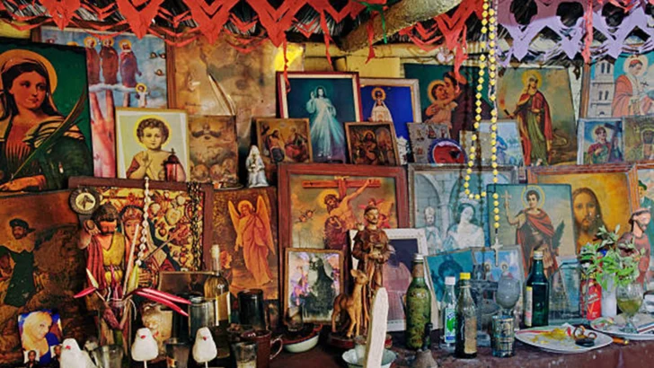 Altares que hablan: estética, símbolos y espiritualidad de las religiones afrosincréticas del Caribe Altares que hablan: estética, símbolos y espiritualidad de las religiones afrosincréticas del Caribe