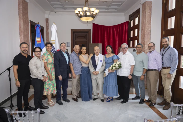  Autoridades culturales, familiares, colegas, estudiantes y docentes celebraron la trayectoria de Giovanny Cruz, uno de los nombres más sobresalientes del teatro dominicano.