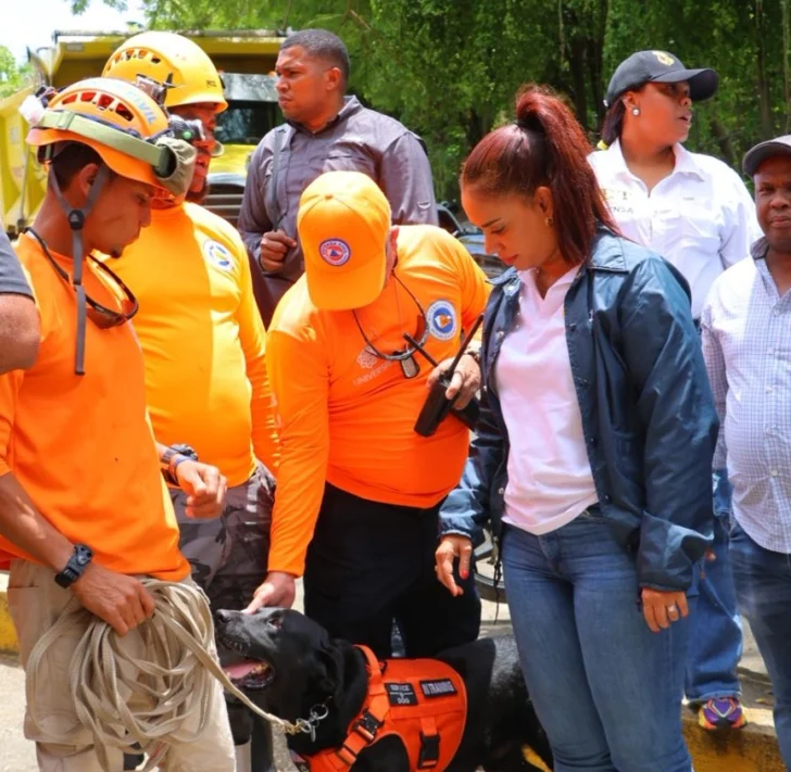 Continúa la búsqueda de la niña de 5 años arrastrada por una cañada en Santo Domingo Norte