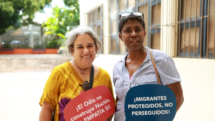 “Levántate… huye… Herodes va a buscar al niño para matarlo” (Mt 2, 13) “Levántate… huye… Herodes va a buscar al niño para matarlo” (Mt 2, 13)