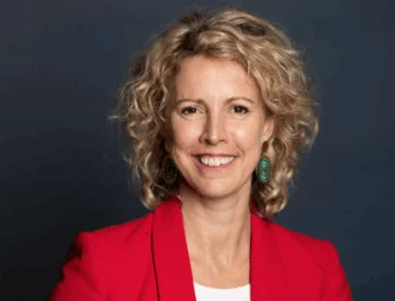  Sonia Barbry, embajadora de Francia, coautora de este texto.