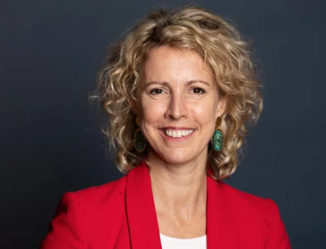  Sonia Barbry, embajadora de Francia, coautora de este texto.