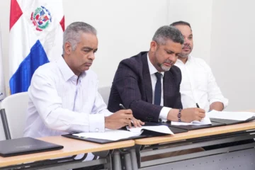 Comunidades de Cotuí y Barrick Pueblo Viejo firman acuerdo de reasentamiento con apoyo del Estado