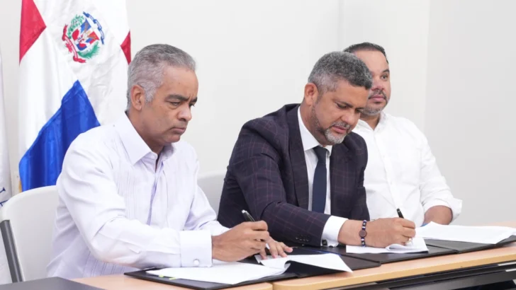 Comunidades de Cotuí y Barrick Pueblo Viejo firman acuerdo de reasentamiento con apoyo del Estado