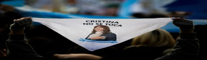 Cristina-ha-vuelto-a-la-centralidad-del-escenario-politico-argentino-728x213 Cristina-ha-vuelto-a-la-centralidad-del-escenario-politico-argentino-728x213