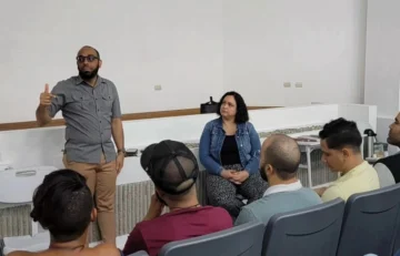  Durante el conversatorio con los estudiantes de sociología. Foto DGM.
