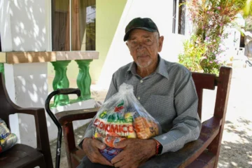 Comedores Económicos realiza operativo de entrega de raciones crudas en Manabao