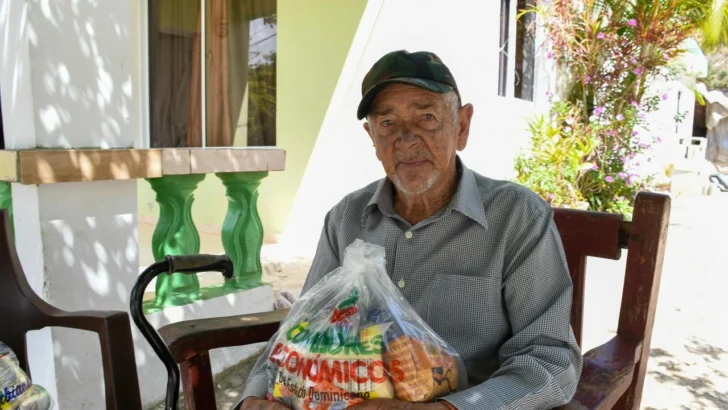 Comedores Económicos realiza operativo de entrega de raciones crudas en Manabao