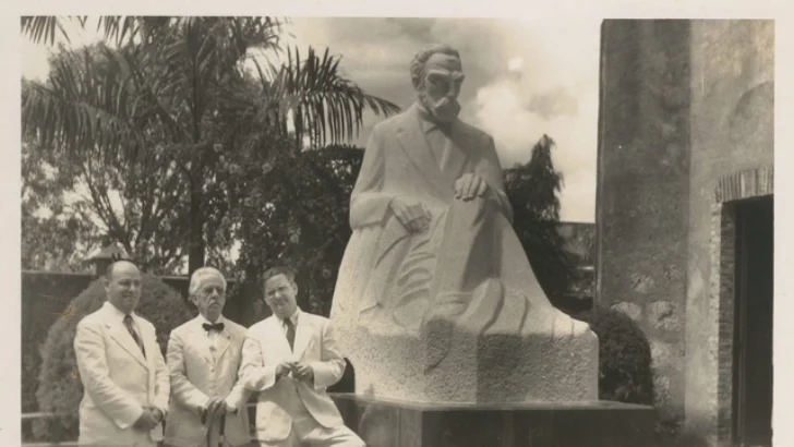 Recomienda trasladar estatua de Eugenio María de Hostos al parque con su nombre Recomienda trasladar estatua de Eugenio María de Hostos al parque con su nombre