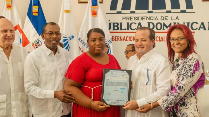 Gobierno entrega 302 títulos de propiedad a familias de Samaná Gobierno entrega 302 títulos de propiedad a familias de Samaná