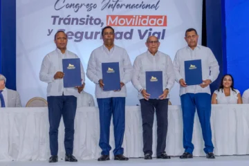 Gobierno y sectores locales firman compromiso por la seguridad vial