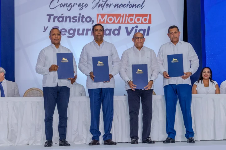 Gobierno y sectores locales firman compromiso por la seguridad vial