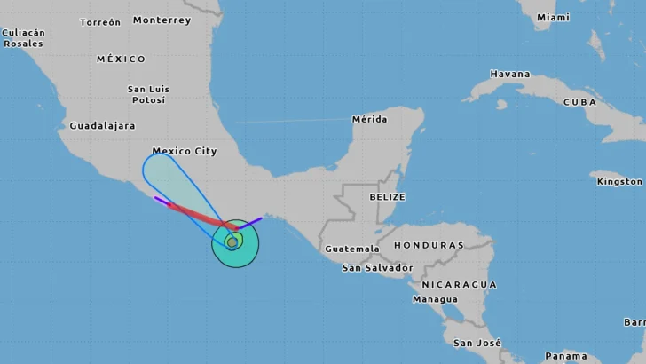 El huracán Erick se intensificó esta noche a horas de llegar a México
