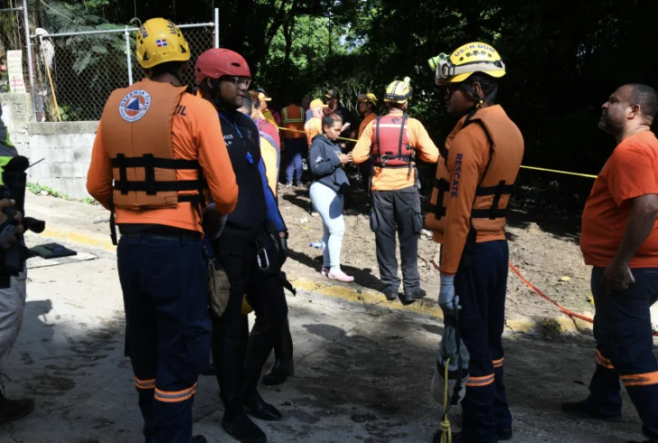 Hallan cuerpo de niña arrastrada por cañada en Santo Domingo Norte