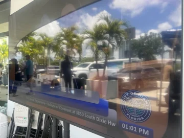 Miami permite que su policía coopere con ICE para arrestar migrantes