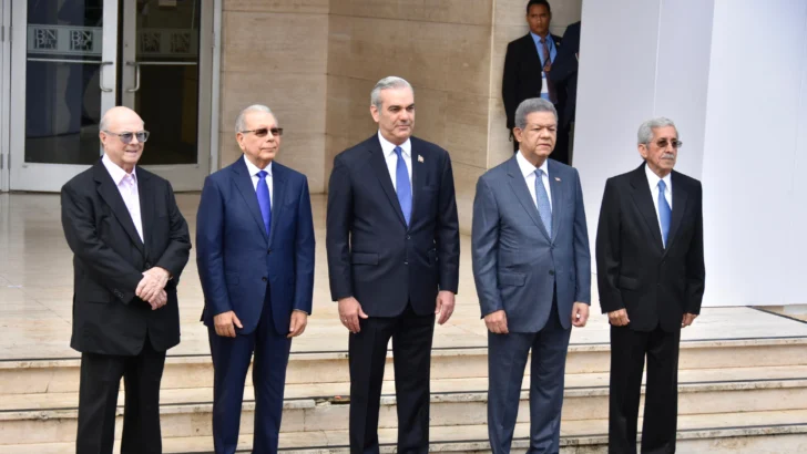 Abinader y expresidentes coordinan acciones con el CES sobre situación de Haití