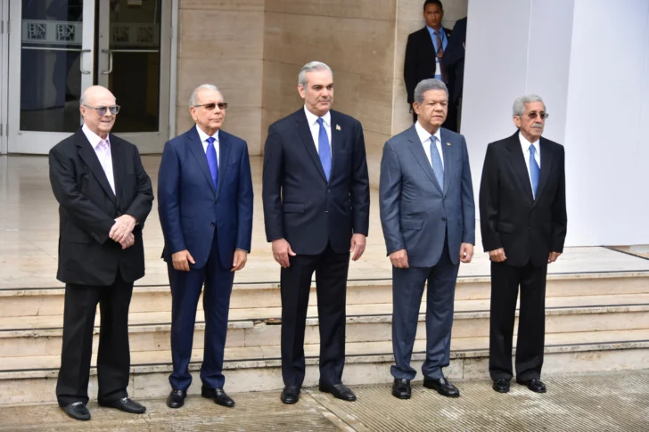 Abinader y expresidentes coordinan acciones con el CES sobre situación de Haití