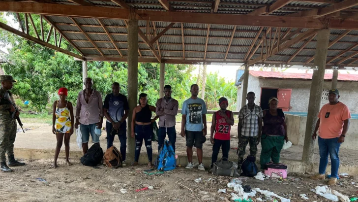 Ejército detiene a indocumentados haitianos en San Juan, Montecristi y Santiago Rodríguez Ejército detiene a indocumentados haitianos en San Juan, Montecristi y Santiago Rodríguez