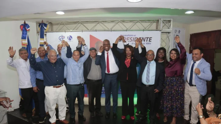 Luis Pérez presenta precandidatura a la presidencia del CDP
