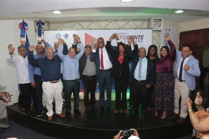Luis Pérez presenta precandidatura a la presidencia del CDP